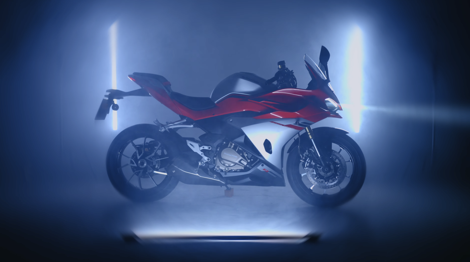 The QJ Motor SRK 500 RA automatic gearbox sports bike